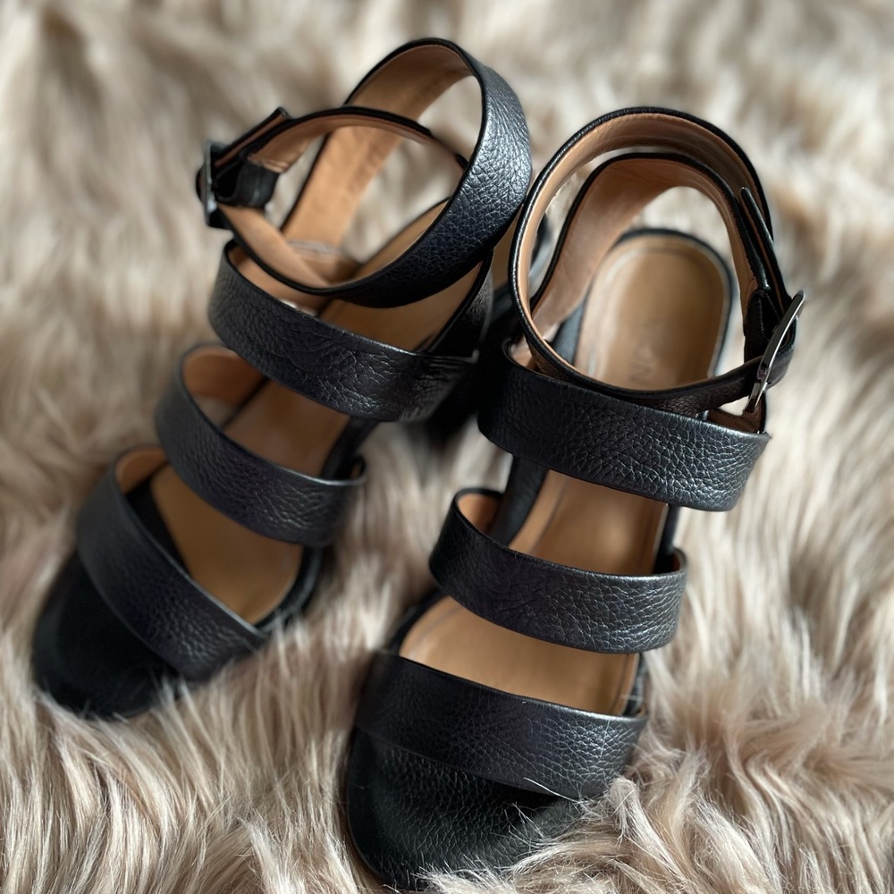 Vionic Blaire black tumbled sandal size 7